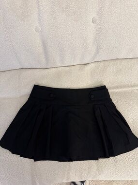 Zara Black Pleated Mini Skirt with Button-Tab Waist